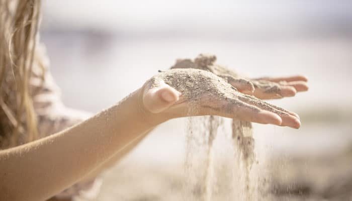 Traumdeutung: Was bedeutet es, von Sand zu träumen?